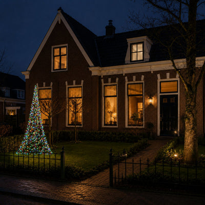 Fairybell Premium 3 meter - 576 LED in multicolour bij een vlaggenmast