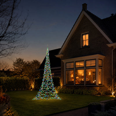 Fairybell Premium 4 meter - 1536 LED in multicolour bij een vlaggenmast