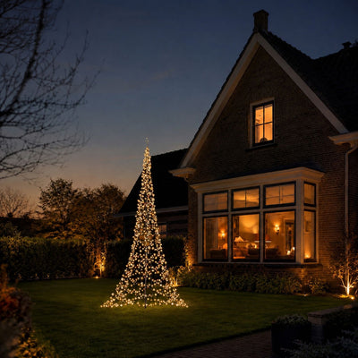 Fairybell Premium 4 meter - 1536 LED in warm wit bij een vlaggenmast