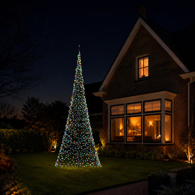 Fairybell Premium 6 meter - 2048 LED in multicolour bij een vlaggenmast