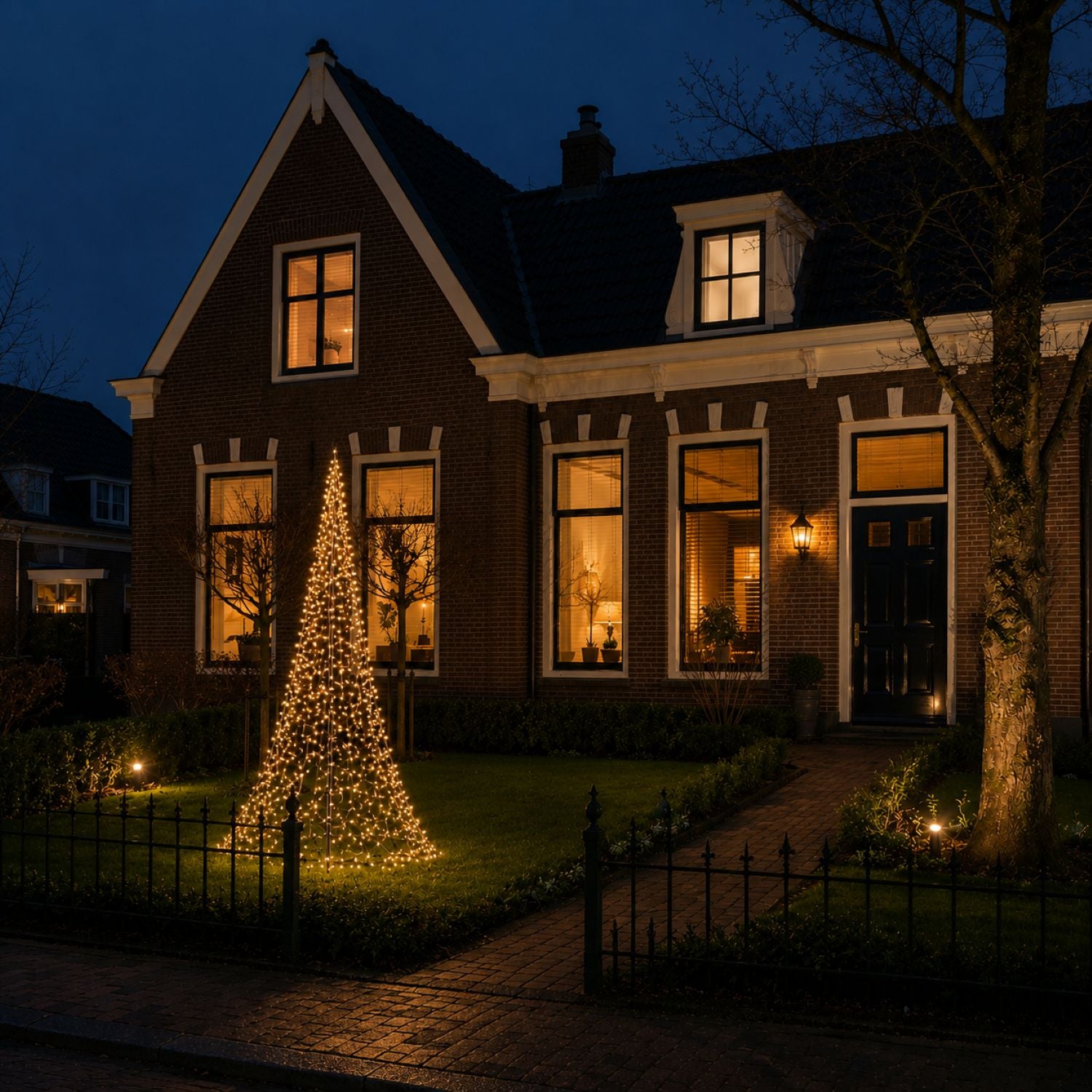 Fairybell Premium 3 meter - 576 LED in warm wit bij een vlaggenmast