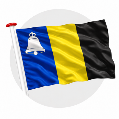 Vlag Belfeld wapperend aan witte vlaggenstok